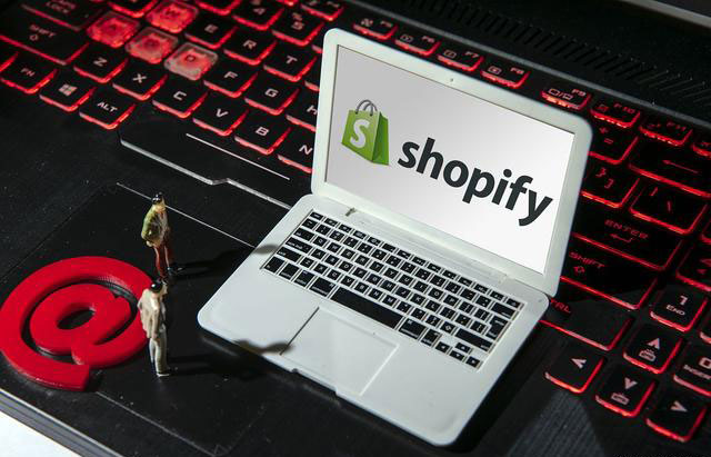 定制外貿獨立站商城和選擇Shopify建站大比拼，一擼到底！